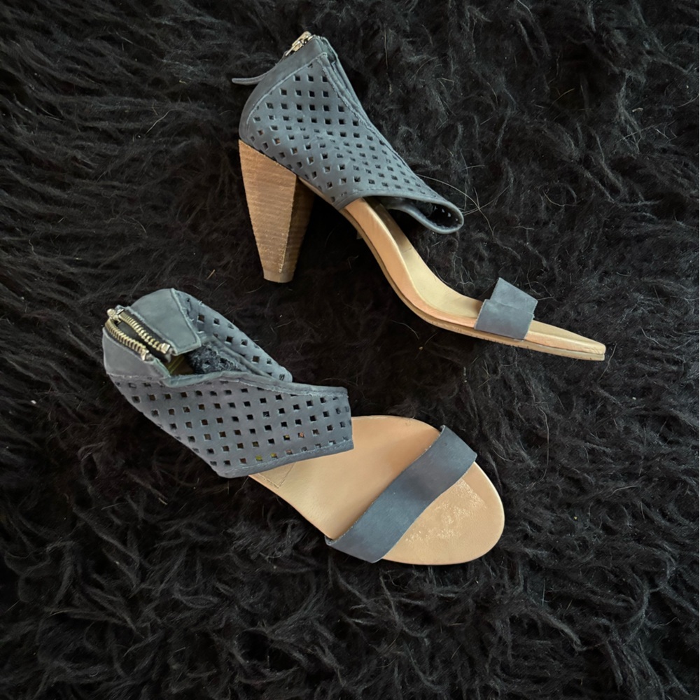 Dilly skin heels